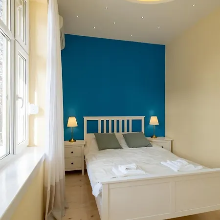 Fantastic - Two Bedroom, Two Bathroom Flat With Strategic Location *