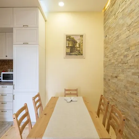 Fantastic - Two Bedroom, Two Bathroom Flat With Strategic Location *