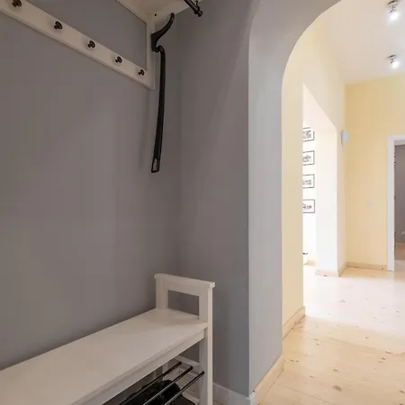 Fantastic - Two Bedroom, Two Bathroom Flat With Strategic Location