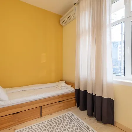 Apartment Fantastic - Two Bedroom, Two Bathroom Flat With Strategic Location Sofia