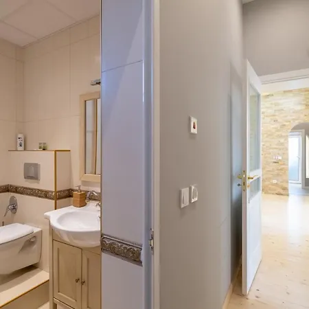 Fantastic - Two Bedroom, Two Bathroom Flat With Strategic Location * Sofia